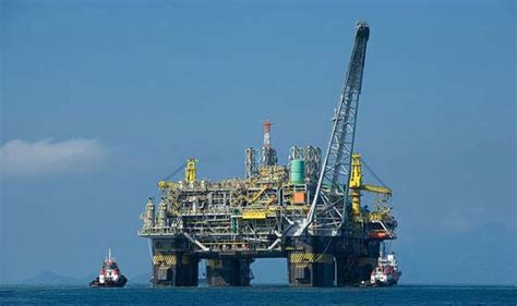 Gas leak at Bombay High Oil Rig, 45 evacuated | India.com