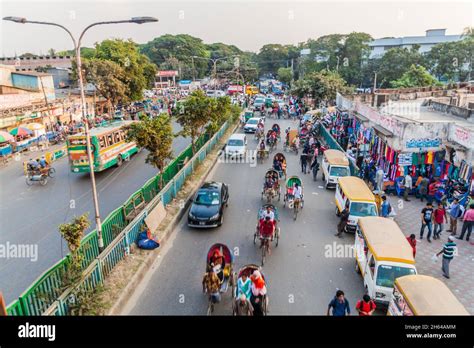 DHAKA, BANGLADESH - NOVEMBER 22, 2016: Traffic on Mirpur Road in Dhaka ...