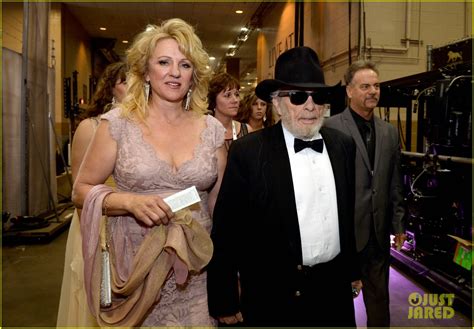 Merle Haggard: ACM Awards 2014 with Wife Theresa Ann Lane!: Photo 3085987 | Photos | Just Jared ...