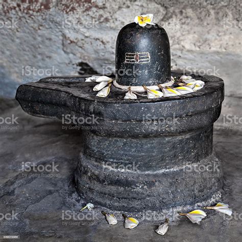 Shiva Lingam Stock Photo - Download Image Now - Karnataka, Architecture ...