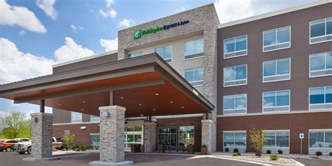 downtown grand rapids hotels with jacuzzi in room - Shavonda Vela