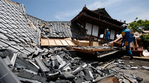 Aftershocks, widespread damage hit Japan after 6.5-magnitude quake kills 9, injures 800 - ABC7 ...