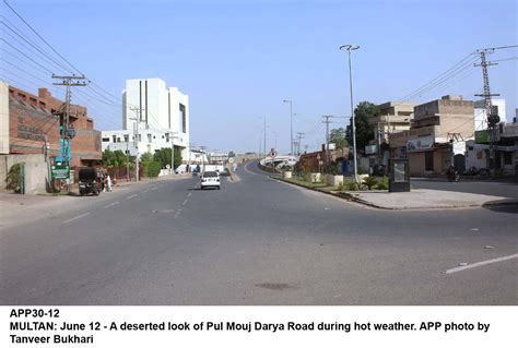 MULTAN: June 12 - A deserted look of Pul Mouj Darya Road during hot weather. APP photo by ...