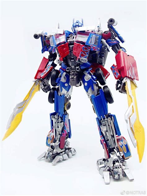 Masterpiece Movie Optimus Prime In Hand Pictures - Transformers News - TFW2005