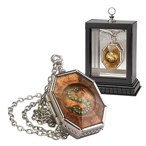 Horcrux Locket by The Noble Collection | Noble collection harry potter, Harry potter shop, Harry ...