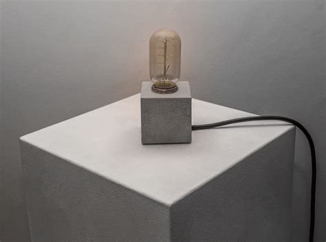 Simple- a concrete desk lamp - Vincent Buret