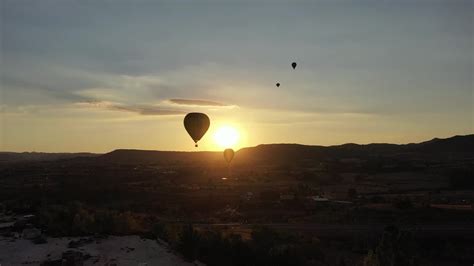 Hot air balloon in sunset 17758830 Stock Video at Vecteezy