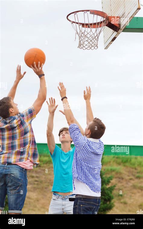 group of teenagers playing basketball Stock Photo - Alamy