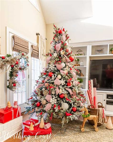 10 Beautiful Christmas Tree Decorating Ideas | Worthing Court