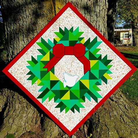 Christmas Wreath with Quilted Design