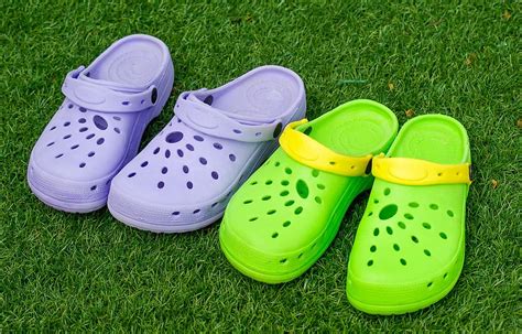 Share 59+ crocs wallpaper - in.cdgdbentre