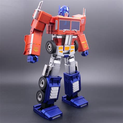 New Transformers Elite Optimus Prime robot debuts