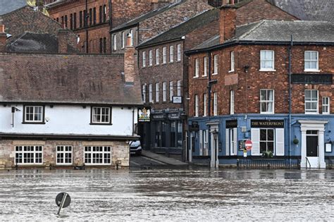 Ten flood warnings in place for Yorkshire after Storms Isha and Jocelyn ...