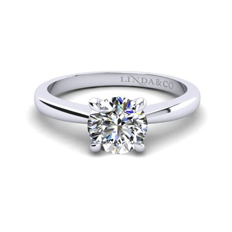 Solitaire Engagement Ring White Gold - Linda & Co