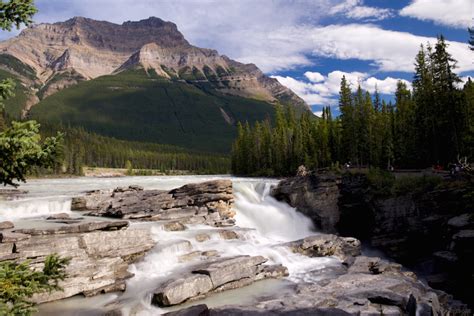 10 Top Tourist Attractions in Canada (with Map) - Touropia