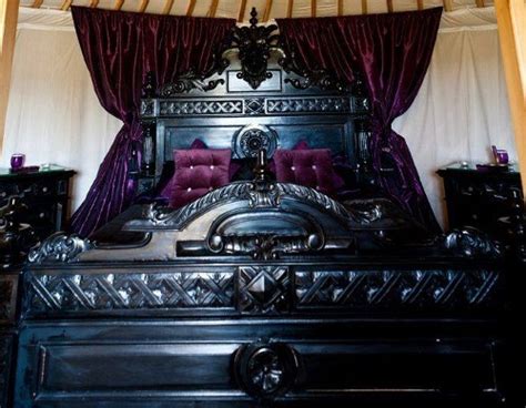 Purple Gothic Bedrooms - marketpulsasahabat