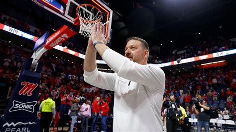 Chris Beard contract: Ole Miss basketball announces extension