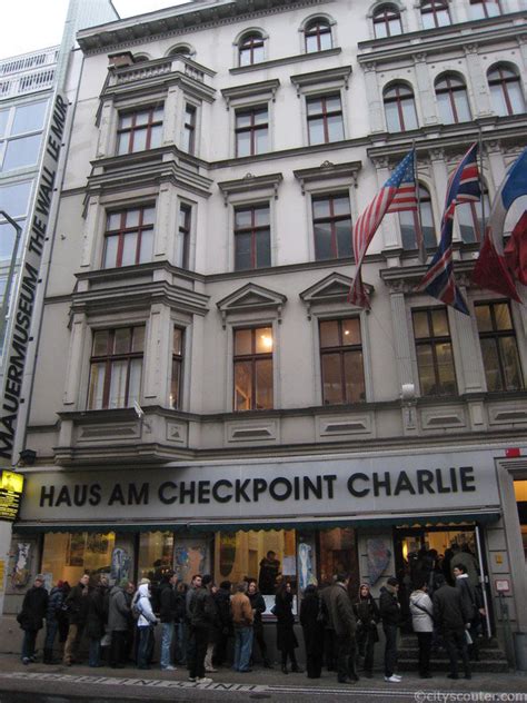 LUV 2 GO: Berlin - Checkpoint Charlie Museum