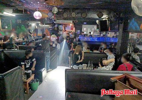 Pattaya police raid 7 bars serving after 11 p.m. - Pattaya Mail