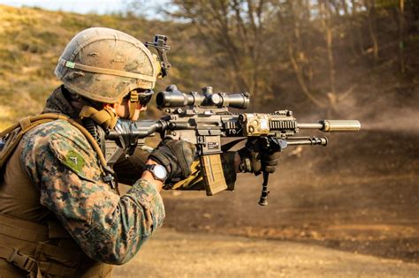 Why the U.S. Marines Love the M27 Infantry Automatic Rifle ...