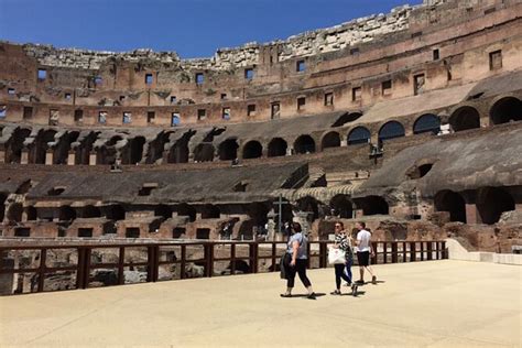 Colosseum, Ancient Rome Small-Group Tour with Virtual Reality 2024