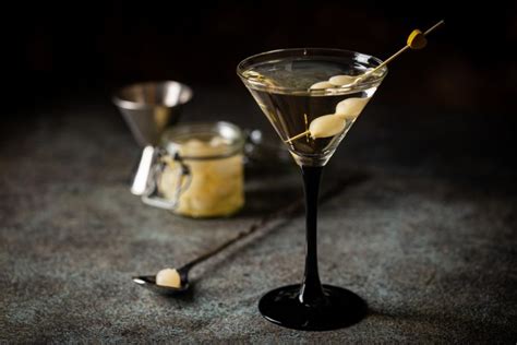 Gibson Cocktail Recipe and History - MyBartender