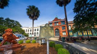 Savannah GA Attractions + Top 50 Places To See on Vacation