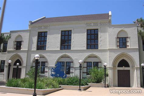 Gymnasium at John Muir High School - Pasadena, CA | Venyooz