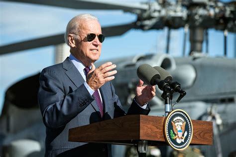 Joe Biden’s Aviators Have an Almost 60-Year History—And a Little Bit of Baggage | Vanity Fair