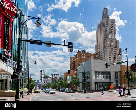 Main Street in downtown Kansas City with the Kansas City Power and ...