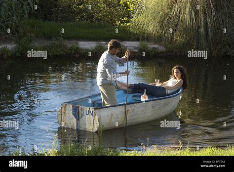 RUSSELL CROWE & MARION COTILLARD A GOOD YEAR (2006 Stock Photo ...