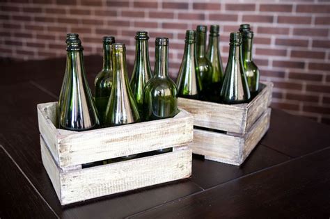 Two boxes of green wine bottles - Creative Commons Bilder