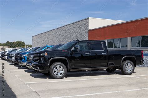 Chevrolet Silverado 2500HD display. Chevy offers the 2500HD in Work ...