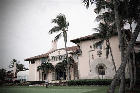 Taxpayers Covered a $1,000 Bar Tab for White House Staffers at Mar-a-Lago | Vanity Fair