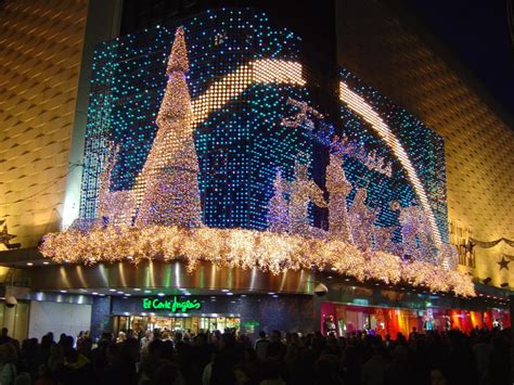 Christmas light show at El Corte Inglés in Madrid - About Spain Travel