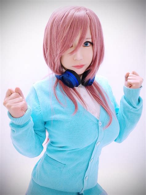 The Quintessential Quintuplets Miku Nakano Cosplay by Chihiro | J-List Blog