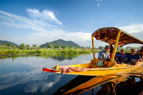 Shikara Ride in Srinagar, Kashmir - Shikara Ride in Dal Lake