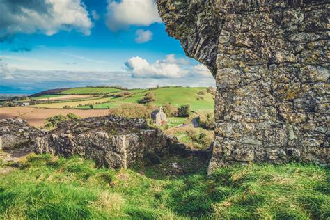 Amazing castle ruins you can visit on a day trip from Dublin — Neil ...