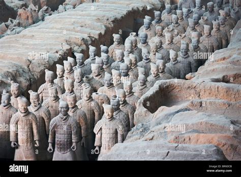 Terra cotta warriors, Emperor Qin Shihuangdi's Tomb, Xian, Shaanxi, China Stock Photo - Alamy