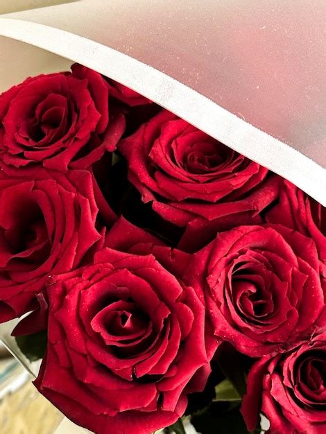 Premium Photo | A bunch of red roses in a gift box