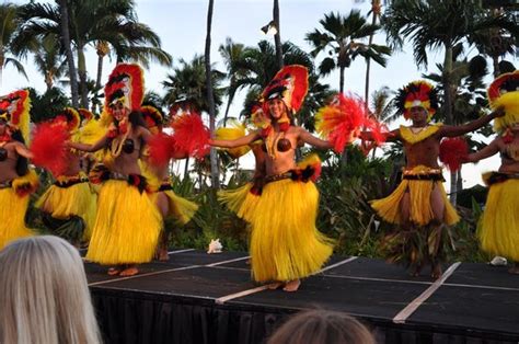 dancer - Picture of Kaanapali Sunset Luau at Black Rock, Lahaina ...