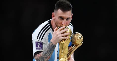 Finally, Lionel Messi lifts World Cup trophy: Emotions, tears, joy for ...