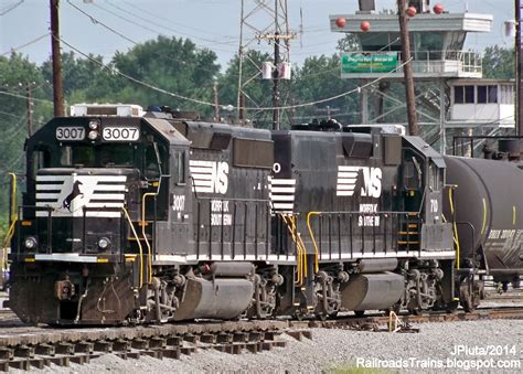 RAILROAD Freight Train Locomotive Engine EMD GE Boxcar BNSF,CSX,FEC,Norfolk Southern,UP,CN,CP ...