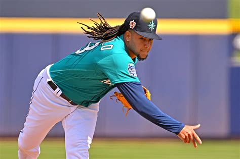 Mariners roster projection 2.0: Inching closer and closer to Opening ...