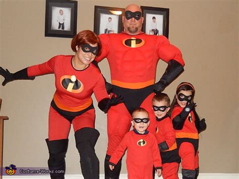 The Incredibles Movie Family Halloween Costume Idea | DIY Costumes Under $65 - Photo 2/2