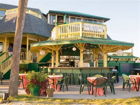 3 Can’t-Miss Waterfront Restaurants in Isle of Palms | Uncharted101.com