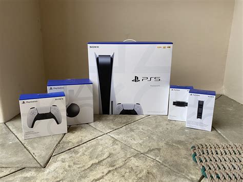 All the PlayStation 5 accessories in person! By Geoff Keighley : r/PS5