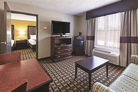 LA QUINTA INN & SUITES DENISON - NORTH LAKE TEXOMA $59 ($̶7̶4̶ ...