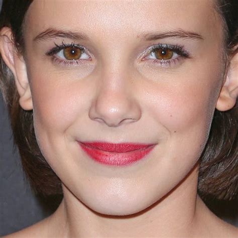 Millie Bobby Brown Makeup: Black Eyeshadow, Silver Eyeshadow & Red Lipstick | Steal Her Style