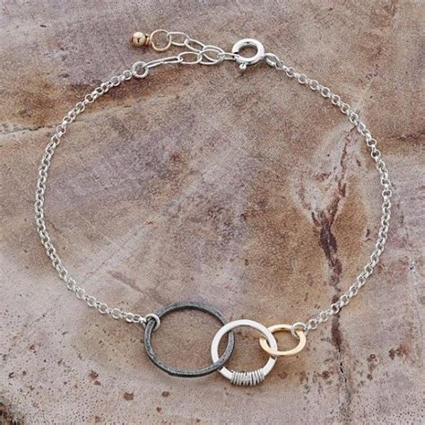 20 Best Long Distance Friendship Bracelets For BFFs